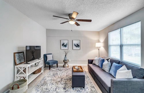 Oak Haven Apartment | Pet-Friendly Apartment on Peaceful Shaded Street