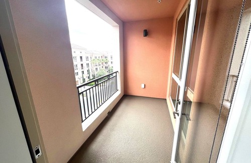 Irvine Apartment | Charming Apartment Steps from Irvine Spectrum with Pool & Kitchen!