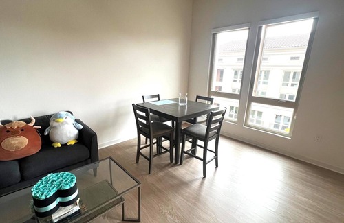 Irvine Apartment | Charming Apartment Steps from Irvine Spectrum with Pool & Kitchen!