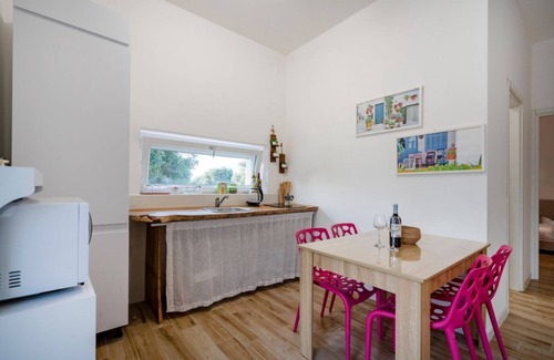 L'Assunta Apartment | Cozy apartment that hosts 4people, located in the quiet countryside of Monopoli, in a villa surrounded by one hectare of centuries-old olive trees. The accommodation, with parking included, offers large open spaces, a patio with barbecue and a splendid s