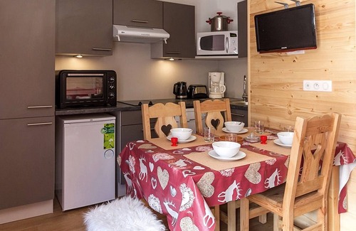 Les Bruyeres Apartment | Cozy Apartment Les Menuires: Ideal for Families & Accessible