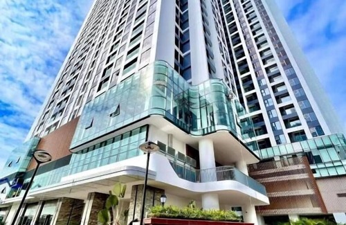 Hai Phong Apartment | Modern 1-Bedroom Apartment with Pool & Spa Amenities