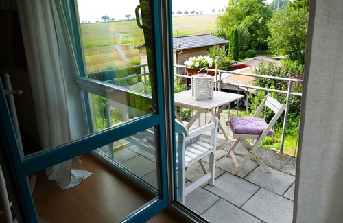 Altenbrunslar Apartment | Charming Countryside Apartment with Top Amenities, Rated 9.8