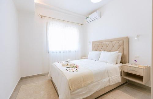 Luxus Apartment | Inviting Apartment with AC, Fiber Internet & Child-Friendly