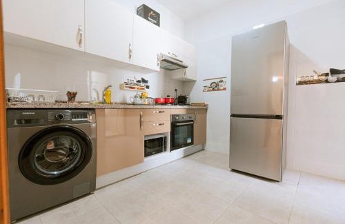 Luxus Apartment | Inviting Apartment with AC, Fiber Internet & Child-Friendly