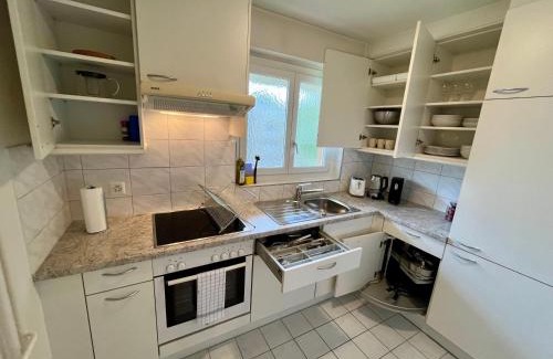 Albisrieden Apartment | Cozy Apartment with Balcony in Zürich