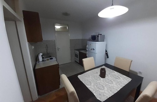 Leskovac Apartment | Inviting Apartment with Scenic Views of Radan Mountain
