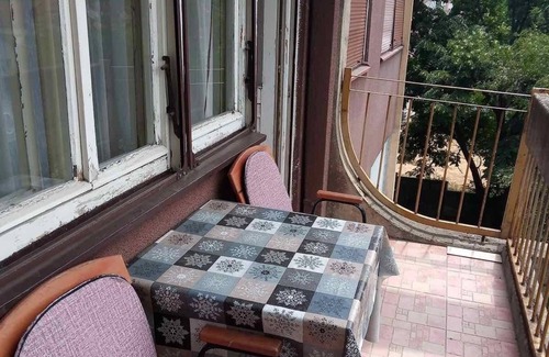 Leskovac Apartment | Inviting Apartment with Scenic Views of Radan Mountain
