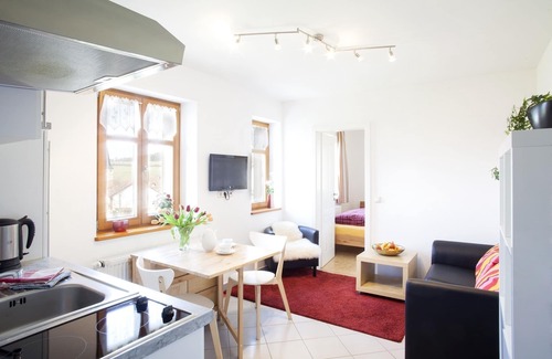 Mainleus Apartment | Inviting Apartment with Free WLAN and Breakfast Included