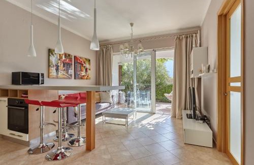 Orahovac Apartment | Cozy Apartment with Garden