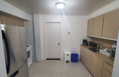LaSalle Apartment | Inviting River View Apartment with Parking, Near Downtown