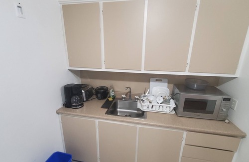 LaSalle Apartment | Inviting River View Apartment with Parking, Near Downtown