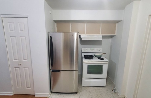 LaSalle Apartment | Inviting River View Apartment with Parking, Near Downtown