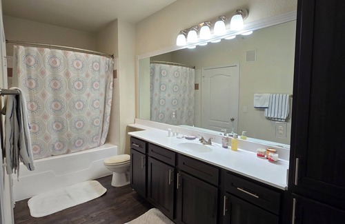 Sweetbriar Apartment | Cozy Apartment with private room and bath, Wi-Fi, A/C, Easy access to Downtown