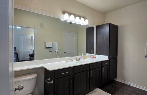 Sweetbriar Apartment | Cozy Apartment with private room and bath, Wi-Fi, A/C, Easy access to Downtown