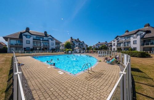 Middelkerke Apartment | Stylish Apartment with Terrace, Pool & Pet Friendly Near You