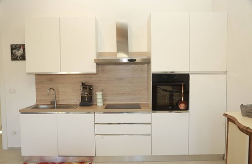 Vinchio Apartment | Inviting Apartment with Hot Tub, Kitchen & Free Parking
