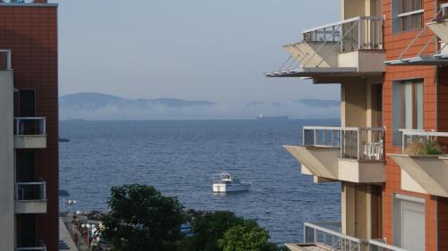 Pomorie Apartment | Oceanfront Apartment with Stunning Views and Free Parking