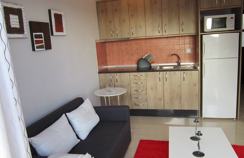 Mogan Apartment | Seaside Haven: Cozy Apartment with Pool at Jardin Paraiso