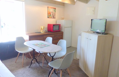 Domsure Apartment | Inviting Apartment with Terrace & Family-Friendly Amenities