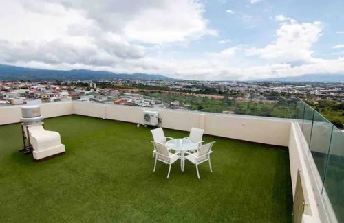 Heredia Apartment | Inviting Apartment with Breathtaking Views and Great Amenities
