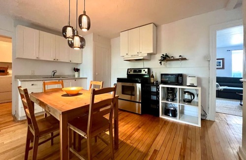 Saint-Jean-Baptiste Apartment | Comfortable Apartment in Saint-Jean-Baptiste with Kitchen