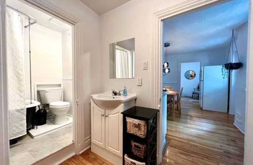 Saint-Jean-Baptiste Apartment | Comfortable Apartment in Saint-Jean-Baptiste with Kitchen