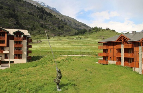 Lanslevillard Apartment | Family-Friendly Apartment in Lanslevillard with Kitchen