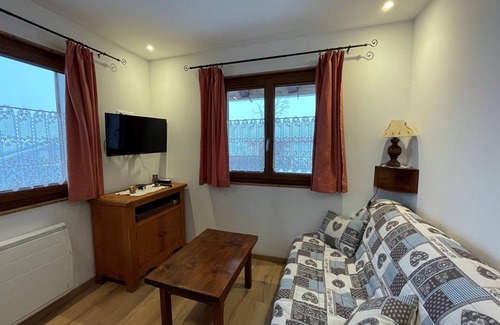Cohennoz Apartment | Cozy apt for 4, Cernix center, near slopes, wifi, parking, pet friendly