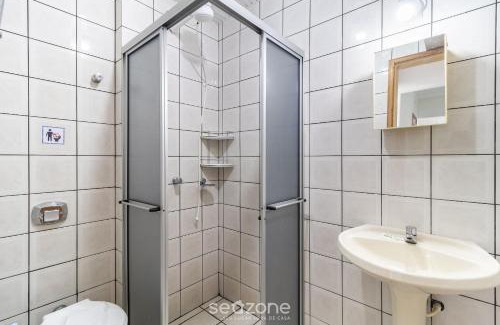 Capoeiras Apartment | Cozy Apartment in Capoeiras with Child-Friendly Amenities