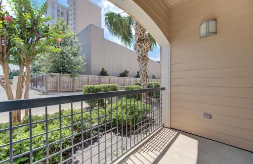 Astrodome Apartment | Inviting Apartment with Pool, Wi-Fi & Pet-Friendly Perks
