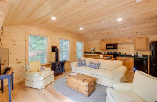 Northeast Harbor Apartment | Comfortable Retreat with Deck near Acadia National Park