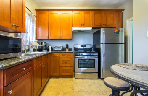 South Arroyo Apartment | Charming Pasadena Apartment with Ideal Location & Amenities