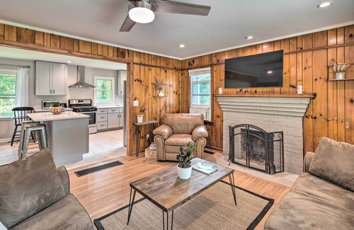 Skyland Cottage | Pet-Friendly Arden Cottage Near Lake Julian Park