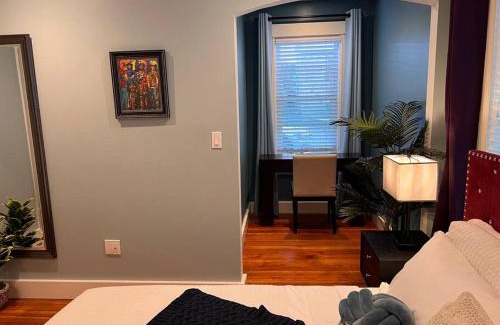 Everett Apartment | Inviting Retreat - 2BR Family-Friendly Oasis for 6