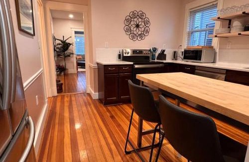 Everett Apartment | Inviting Retreat - 2BR Family-Friendly Oasis for 6