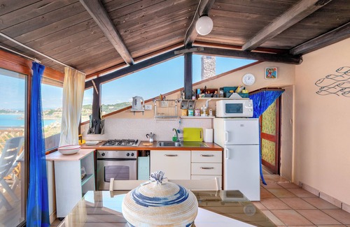 Santa Reparata House | Guest Rated 10/10: Beachfront Apartment with Garden Terrace