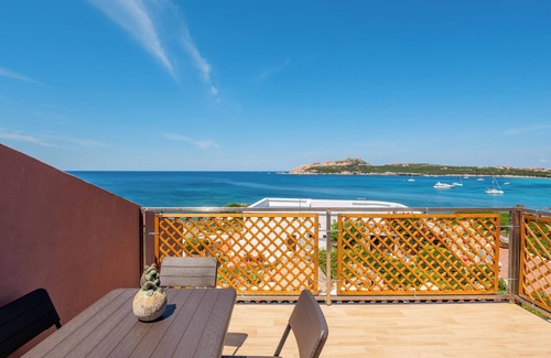 Santa Reparata House | Guest Rated 10/10: Beachfront Apartment with Garden Terrace