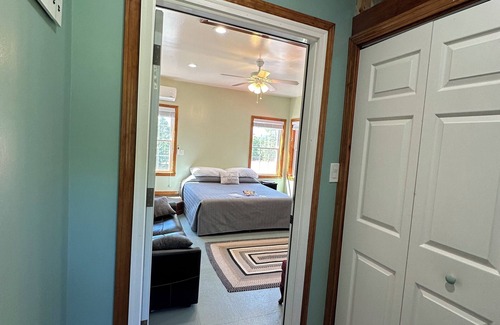 Lee Bed & Breakfast | Cozy B&B in walking distance to onsite tasting room in Lee!