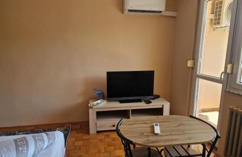 Zenica Apartment | Inviting Hotel with Child-Friendly Amenities and Comfort