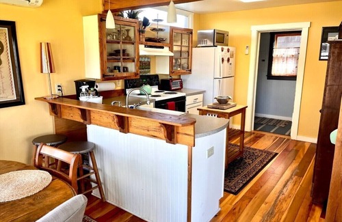 Weaverville Cabin | Charming Log Cabin Near Asheville with Spa & Breakfast