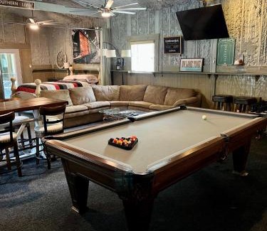 Montgomery House | Pet Friendly Barn Retreat with Pool Access by Lake Conroe