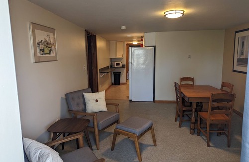West Tisbury Apartment | Pet-Friendly Basement Apartment Near the Beach - 10/10 Rated