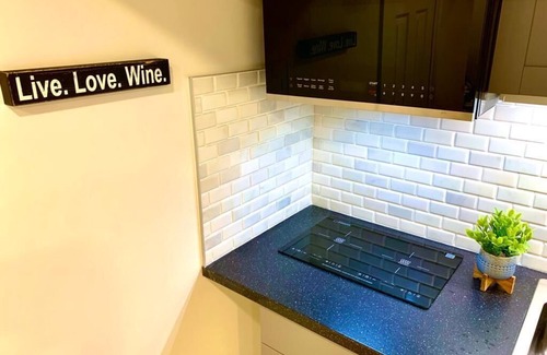 Oakville Apartment | Charming Oceanfront Studio with Kitchen & Breakfast Included