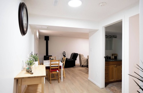 Leduc House | Cozy basement suite
