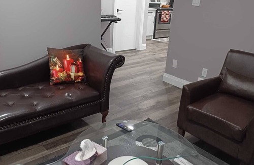 Northeast Edmonton House | Inviting Basement Suite with Spa, Hot Tub & Free WiFi
