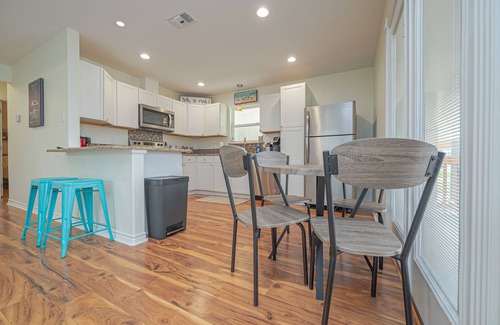 Rockport House | Ideal Bay House with Screened Porch & Pet-Friendly Amenities