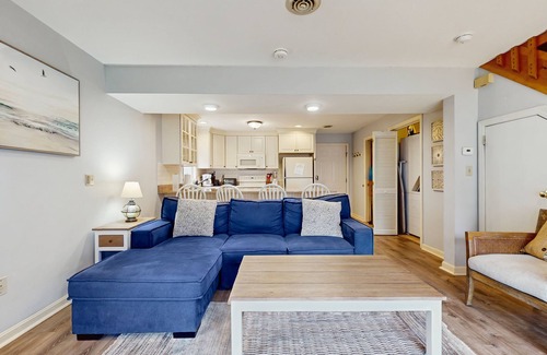 York Beach Condo | Dog-Friendly Beach Retreat - Steps from Long Sands Beach