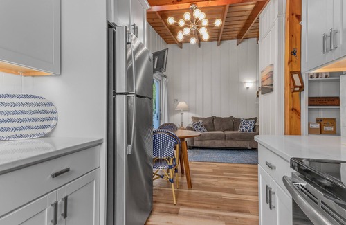 Northeast Virginia Beach Cottage | Relaxing Beach Cottage with Ocean View - Near the Shore