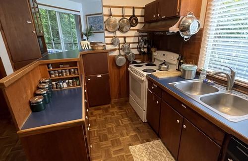 Olympia Cottage | Charming Beach Cottage on Budd Bay - Pet Friendly Retreat